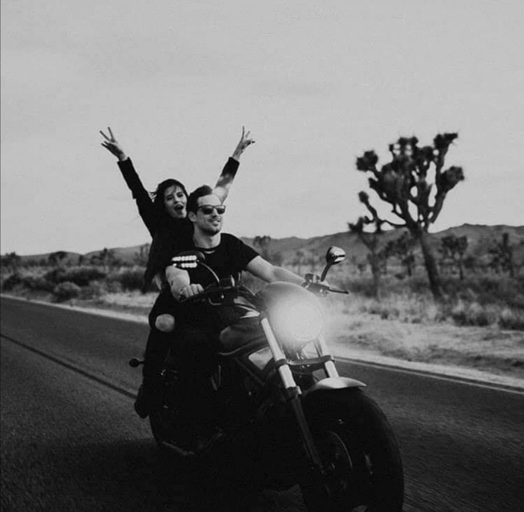 bargonpap's tweet photo. “Qué guapa la gente
que te cambia el humor,
el día, las ganas...”

#BuenosDias 💋💋
#FelizJueves 💕 https://t.co/kp57qVQWo9