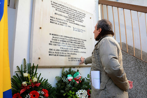 Oggi ricordiamo #MarcoLuchetta, #DarioDAngelo e #AlessandroOta, giornalisti RAI caduti a Mostar il 28/1/94 documentando le sofferenze dei civili in guerra

Today we remember the three 🇮🇹 journalists from <a href="/TgrRaiFVG/">Tgr Rai Friuli Venezia Giulia</a> fallen in #Mostar OTD in '94, while reporting on civilian victims