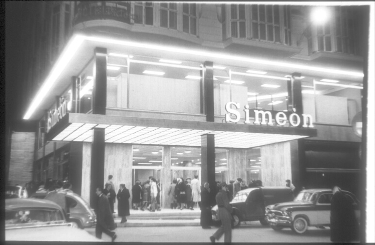 Estas fotos se realizaron tras la reforma de los almacenes a finales de los 60.Santos Yubero en  @PatrimonioCM