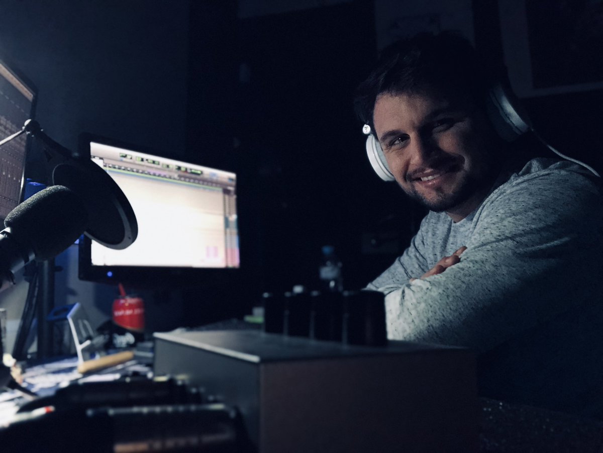 Muy pronto nueva canción y nuevas ganas de seguir compartiendo historias
A pesar de lo jodido q está todo no puede faltar la música cueste lo q cueste

Valoren el arte y valoren a los músicos q en estos duros momentos seguimos luchando para q no falte banda sonora a nuestro día.