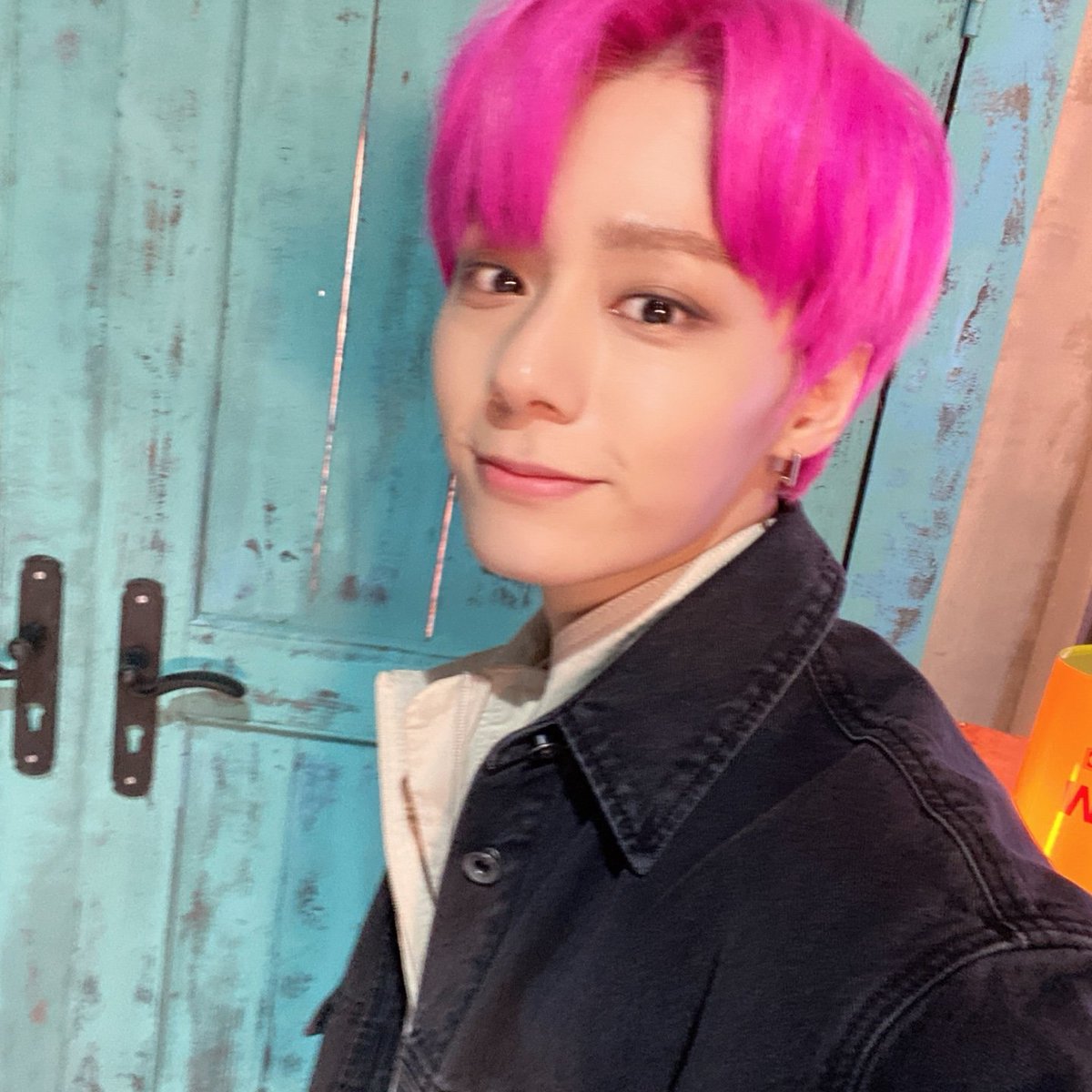 official_ONEUS's tweet photo. [#환웅]
어젯밤 힐링했던 여운이 
아직 남아 있는 것 같아 
기분 좋은 오후예요💖 https://t.co/CecHfCSjFm