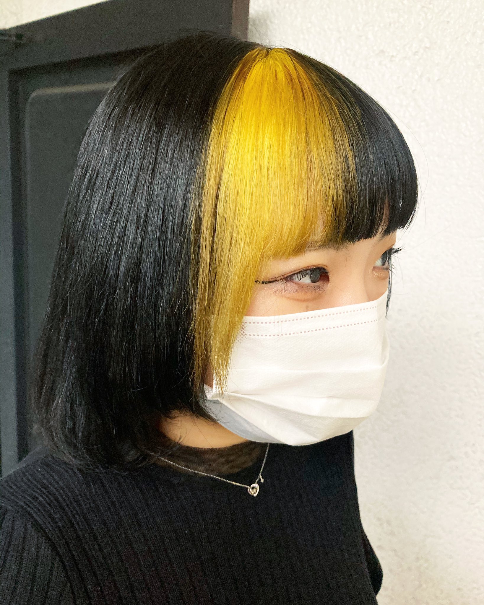 川畑晋也 原宿 美容師 ハイトーンヘアー ブラックxイエローツートンカラー 前髪半分から横毛にかけてブリーチ後にそれ以外ブラック イエローに ロットンのロゴ感www 場所は原宿竹下通り ご予約はdmまたはリプ ラインにて承りますline Shinya5 原宿