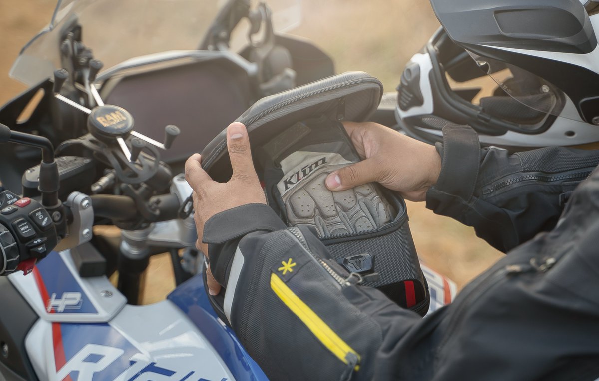ImageDrivers's tweet photo. The PRO Daypack Tank-Bag from @SW_MOTECH! 
@Nipun's favorite piece of kit on his R1250GS.

Get yours here: https://t.co/jtTr5RCjaX

#SWMotech #BigBadBikes #ImageDrivers #TheNirvanaTeam #BMW #R1250GS #Motorcycles https://t.co/HjwDBzt41V
