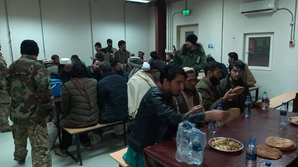 mepdari's tweet photo. در عملیات ویژه نیروهای کماندو در منطقه دند شهاب الدین از مربوطات شهر پلخمری، مرکز ولایت #بغلان، 32 تن از یک زندان #طالبان آزاد شدند.
این زندانیان شامل 12نظامی و 20 غیرنظامی می باشند. https://t.co/AsPZIr0c90