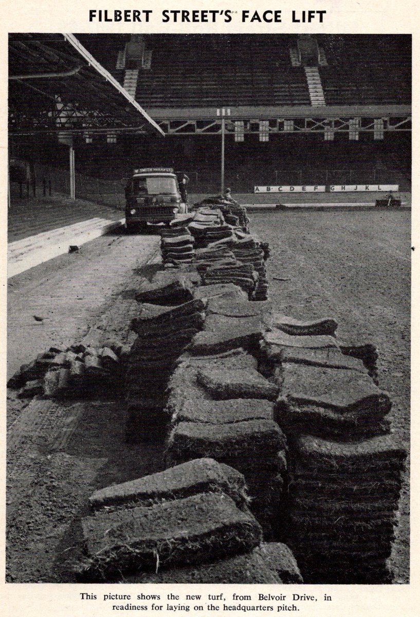 LCFCprogs's tweet photo. #FilboFever π¦
Pitch maintenance sixties-style β a lorry load of turf, fresh from #BelvoirDrive. Note the East Stand terracing and the half-time score lettering in the Kop. Proper ground...
#LCFC #FilbertStreet π https://t.co/B49yEZQAJ5