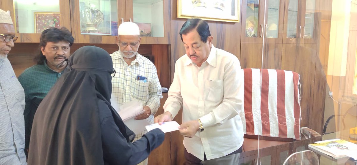 @aimim_national @CharminarMLA Mumtaz Ahmed Khan Sahab Distributed CMRF_Cheques To The Beneficiaries At Aimim_Charminar MLA Office Punch Mohalla, Charminar..
@aimim_national @asadowaisi