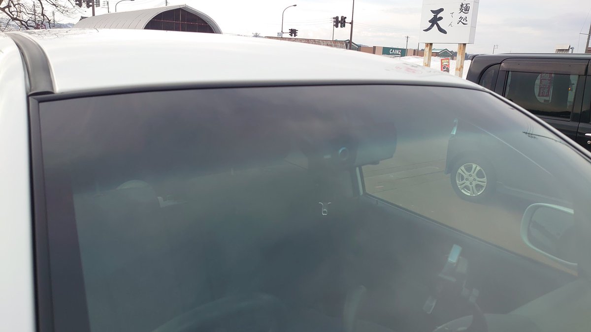 関越特快 チルフィット運転士 だいぶ申し遅れ気味な話ですが Mrワゴンさんのガラス交換完了しております 新たに輸入モノでuv カットガラスの青スモークシェード付きを選択 お値段は諸々コミで7万代後半でございました 当初はクールベール等のirカット