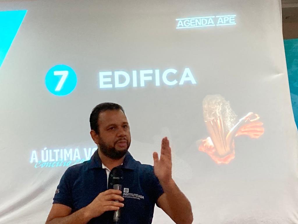 pastorotimar's tweet image. Ezequiel 37:1-14

Ossos secos têm vida e podem voltar a viver?

Se Deus te mandar #PREGAR para eles, pregue! Que:

✅A mão de Deus esteja sobre ti!
✅Se deixe levar pelo Espírito Santo!
✅Para resolver o problema; conheça-o de perto!
✅Ossos sequíssimos obedecem a Deus!

#pregue!