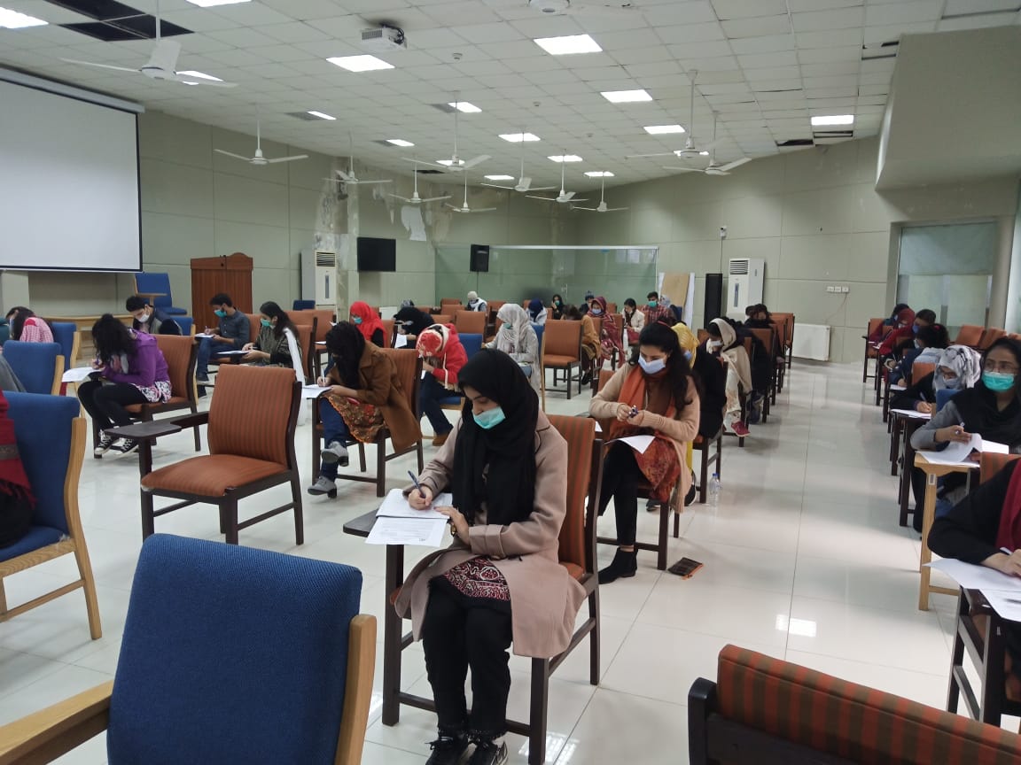 Ltacheye13's tweet photo. The students are kept on social distance and made aware of why these precautions are necessary for them and their families’ well-being. (4/5)
.
.
#AirUniversity #wecare #StaySafe #AirUniversityIslamabad #backtocampuslife #studentsarepriority https://t.co/yC6vLfoIdA