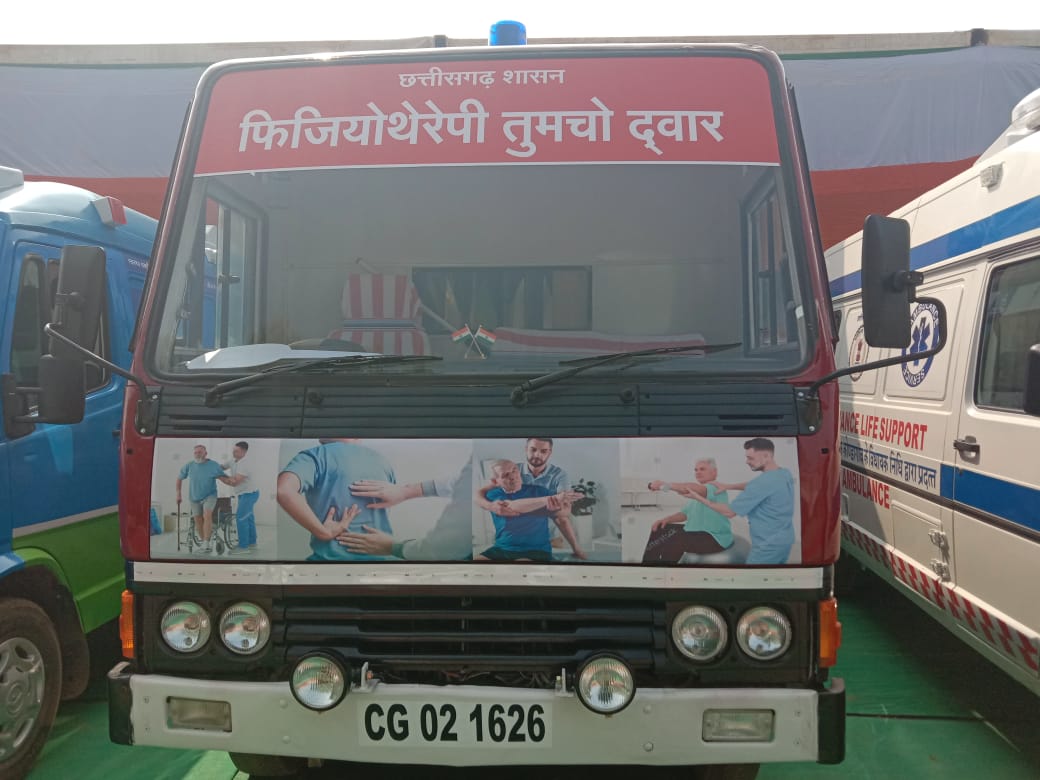 DKondagaon's tweet photo. कोंडागांव#माननीय मुख्यमंत्री जी द्वारा "फीजियोथेरेपी तुमचो दुआर" गाड़ी का उदघाटन किया गया इसके माध्यम से गांव एवम घर तक जाकर जरूरतमंदों का इलाज किआ जा सकेगा। @PMOIndia @MoHFW_INDIA @cghealth_ @bhupeshbaghel @TS_SinghDeo @MohanMarkamPCC @PriyankaJShukla @DC_Kondagaon https://t.co/wtXZJdUlyB