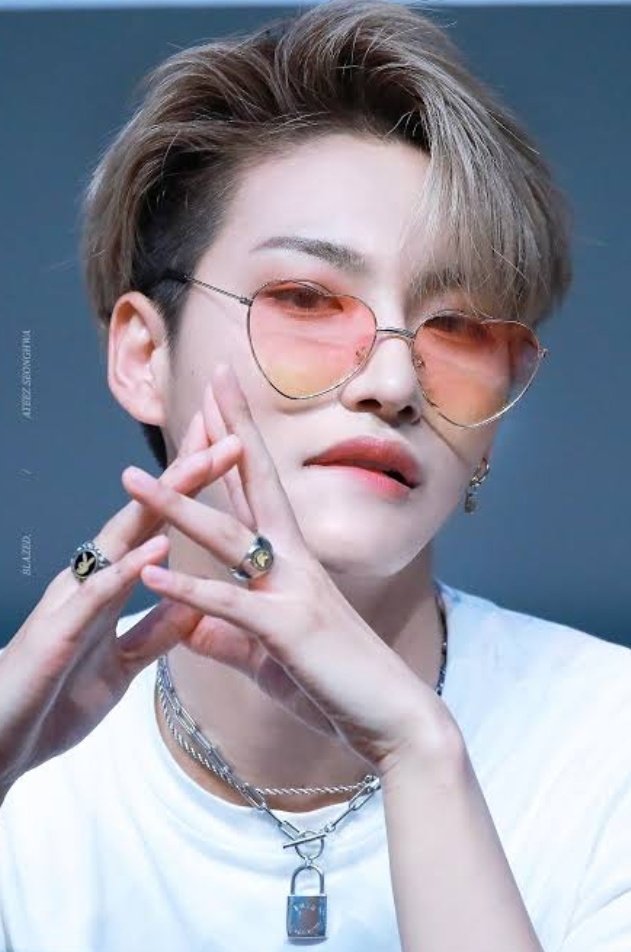 Park seonghwa biting his lips~~~~~°°°°°°°°°A thread °°°°°°°°°°°