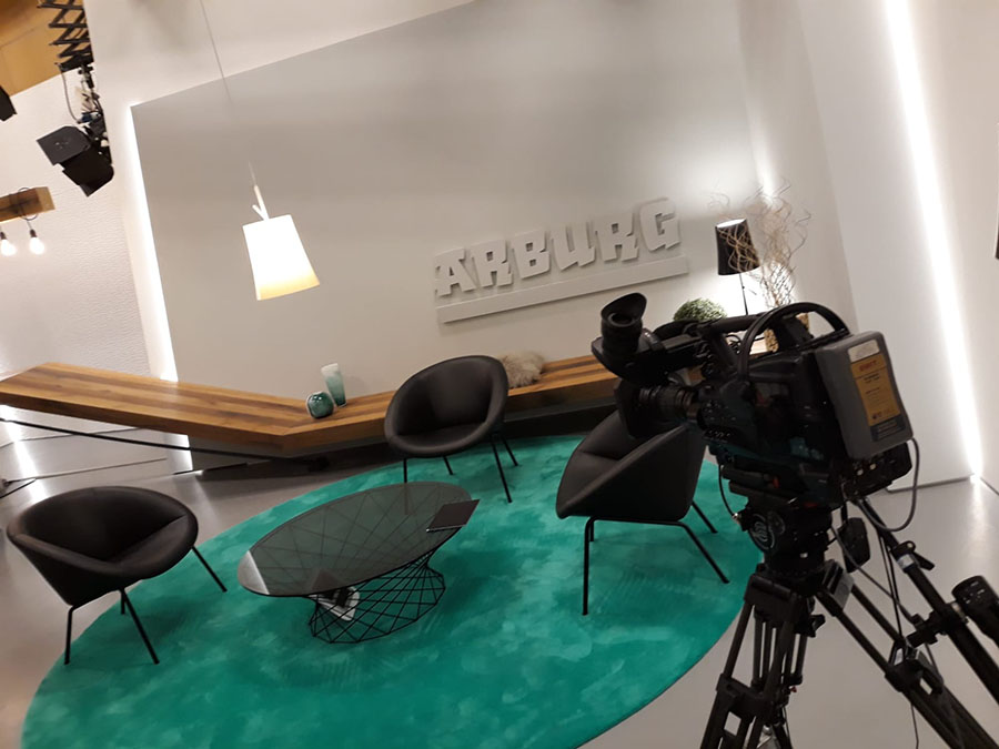 It is still quiet in our ARBURG TV studio, but in a few hours it says: ARBURG is live on air!🥰
Do you want to participate? Then register now at the following link:

arburgxvision.com/en/

#ARBURG #WirSindDa  #live #seidabei #beapart #nichtverpassen #dontmissout #arburgXvision