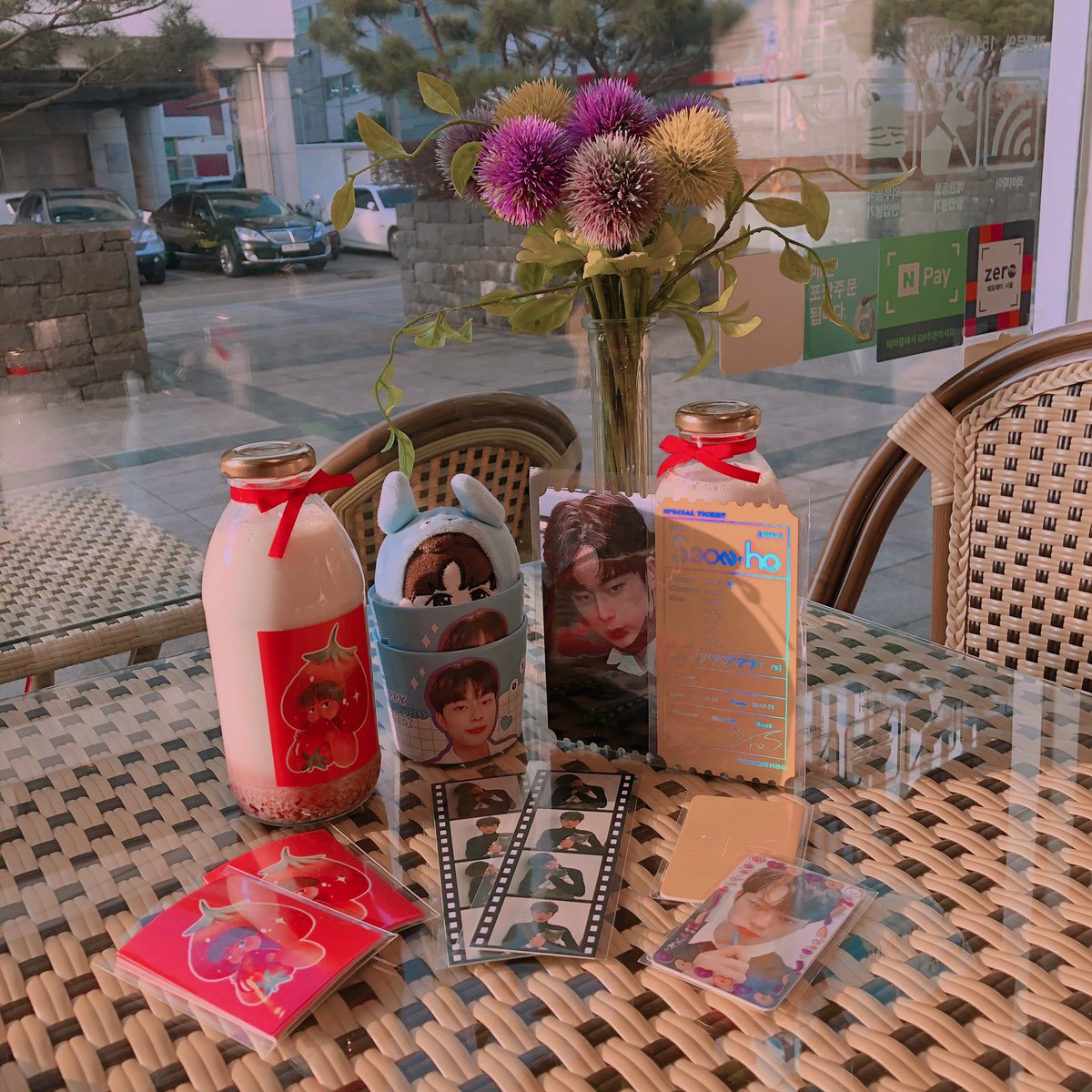 Spring_02_'s tweet photo. 늦은 후기 ⌯’ㅅ’⌯ 당일 방문이 어려워 월요일에 들러서 귀여운 굿즈도 받고 즐거운 시간 보내고 왔어요 소중한 이벤트 감사합니다!💛💛💛
#스무살의_선호에게 #Happy_Seonho_Twenty https://t.co/GAY9hdMfej