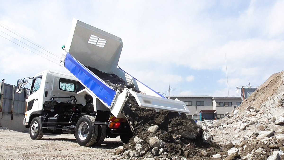 のりものまん モービルランドのカークン 今週ののりもの ダンプカー ダンク 荷台をかたむけて 土をどさっと落とすよ ダンプ Dump は英語で どさっとおろす という意味なんだ T Co 8gr7j9xnci のりもの