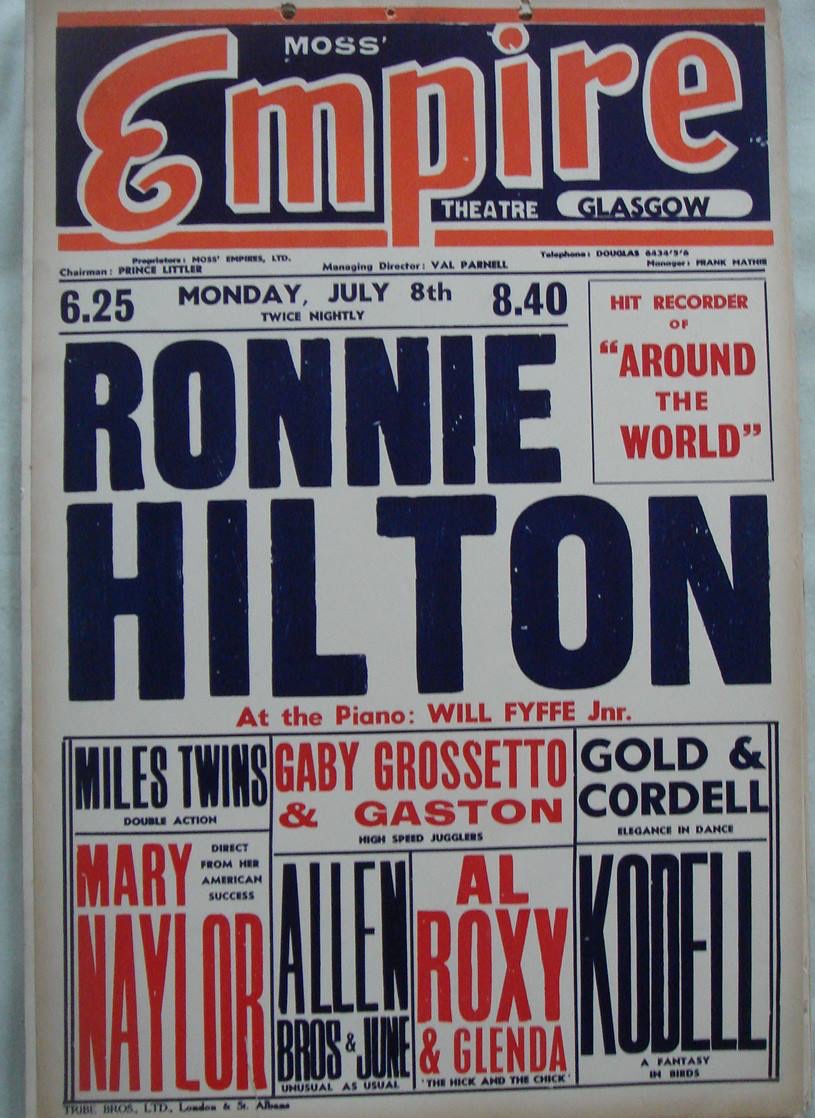 Ronnie Hilton born #OTD 28 Jan 1926 in Hull. One of biggest UK singing stars of #1950s. He had his only UK no. 1 with 'No Other Love' (originally  Perry Como hit).
#RoyalVariety  #panto #Variety #radio. Seen here at the Glasgow Empire in 1957.