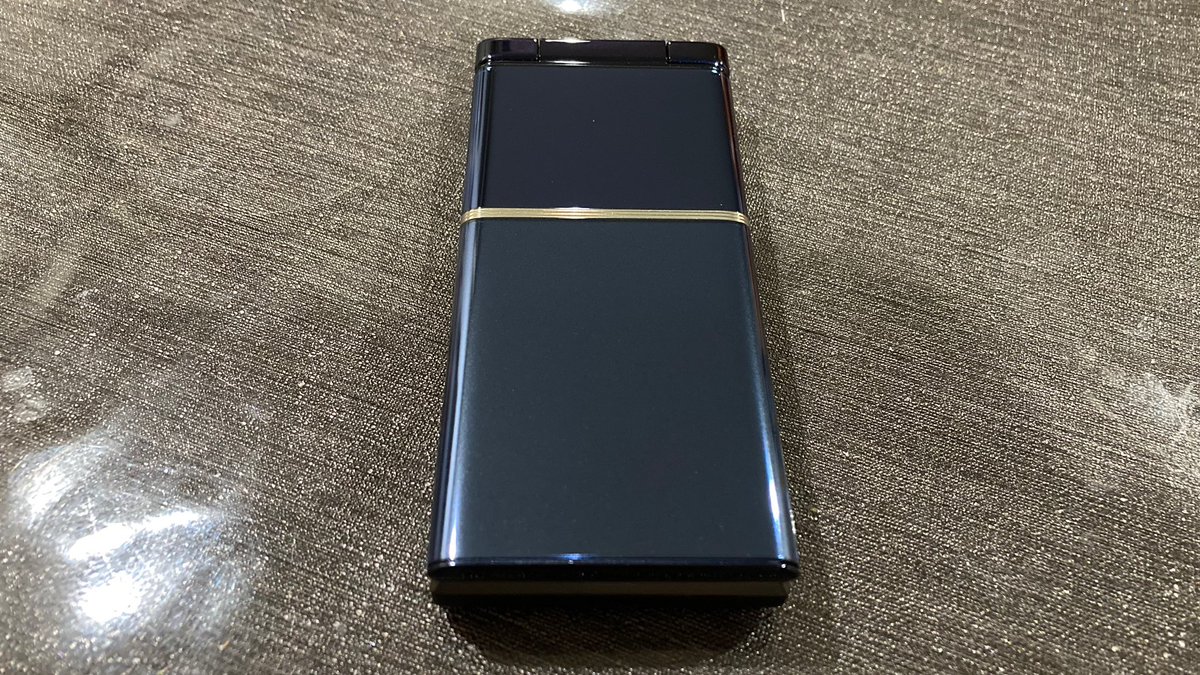 shonan8888's tweet photo. 4G LTEケータイ「MARVERA KYF35」
仕事用に購入してきた💸
このフォルムがかっこよすぎる🤩
お金をかけて良く造り込んである絶滅寸前の貴重な機種らしい☝️
大事に使いたいと思います🙆♂️🙆♂️
#au #kyf35 #ハイスペック #ガラホ https://t.co/LzHJVyJxMk