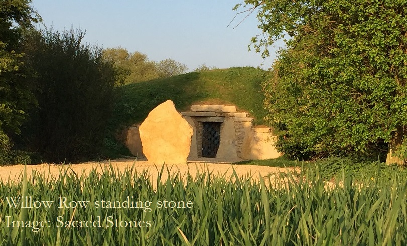 6/ They are constructed with a prehistoric sensibility, mimicking megalithic tomb architecture (within current H&S guidelines!) including associations with additional monuments such as standing stones or henges or incorporating solstice alignments  #digideath