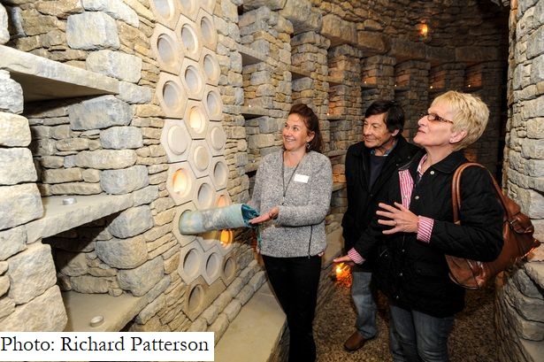 9/ There's an engaged community of barrow columbaria builders & owners, learning from one another, exploring the social value & emotional depth of their barrows, building communities of the living and future dead  #digideath