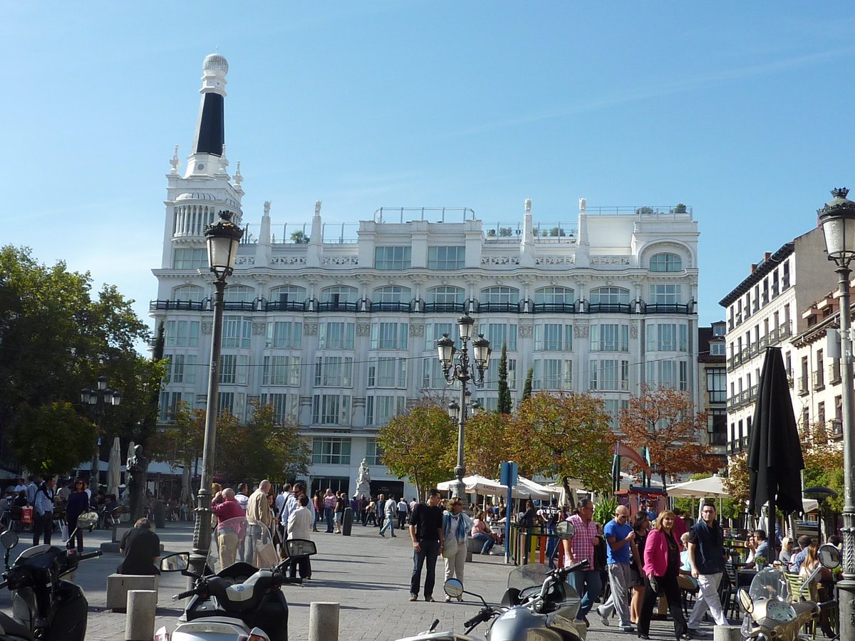 En 1989 se convierte en el Tryp Reina Victoria. En 2002, en la película de Almodóvar Hable con ella, aparece el bar taurino del hotel. En 2005, tras una reforma pensada para convertirle en el Hard Rock de Madrid, se transforma en el primer Hotel MEbyMelia  @MEbyMelia