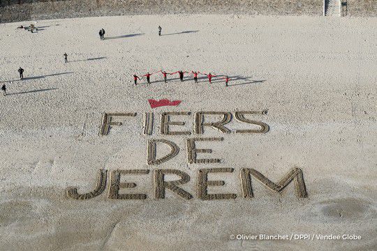 Agence Disobey (@agencedisobey) on Twitter photo A force de fresques pour honorer nos marins du <a href="/VendeeGlobe/">Vendée Globe</a>, on peut vous donner le prénom de chaque grain de sable de la plage !
Et si tu es passé par <a href="/agencedisobey/">Agence Disobey</a> et que tu n'as pas fait ton dessin, c'est un peu comme si tu avais raté ta mission 🤣🤣
#VG2020 #Sail4Impact A force de fresques pour honorer nos marins du <a href="/VendeeGlobe/">Vendée Globe</a>, on peut vous donner le prénom de chaque grain de sable de la plage !
Et si tu es passé par <a href="/agencedisobey/">Agence Disobey</a> et que tu n'as pas fait ton dessin, c'est un peu comme si tu avais raté ta mission 🤣🤣
#VG2020 #Sail4Impact