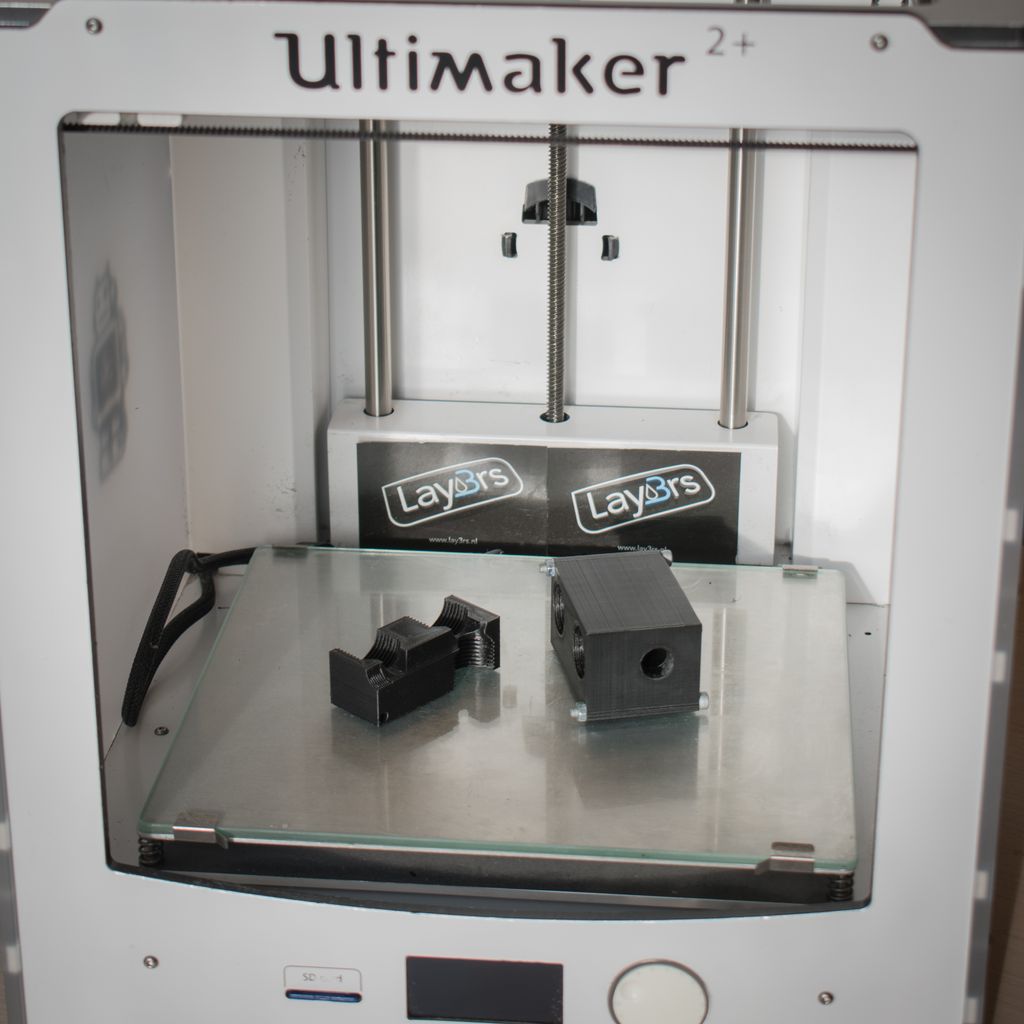 Thanks to the Ultimaker 2+ from <a href="/Lay3rsEindhoven/">LAY3RS Smart Industry Solutions</a>, it is possible to print test fits for new parts in the car! 🏎 In the last couple of weeks, the 3D printer is printing 25 hours a week, on average!

#ChargingAhead #ElectricRefueling #Partner