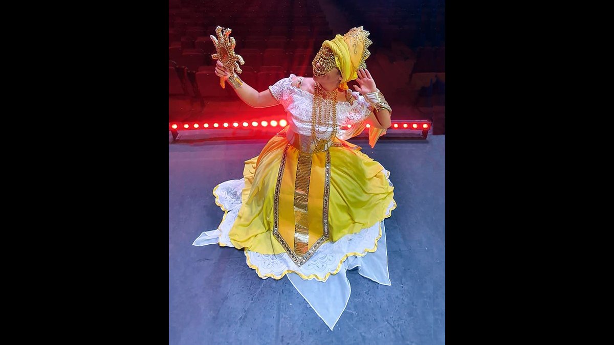 #TBT to our amazing dancer Jully, performing as Oshun during our filming for Notting Hill Carnival Access All Areas at the Royal Albert Hall last year.
.
#ThrowBackThursday #Maracatu #MaracatuLondon #Brazil #London #AfroBrazilianDance #AfroBrazilianMusic #BrazilianDance