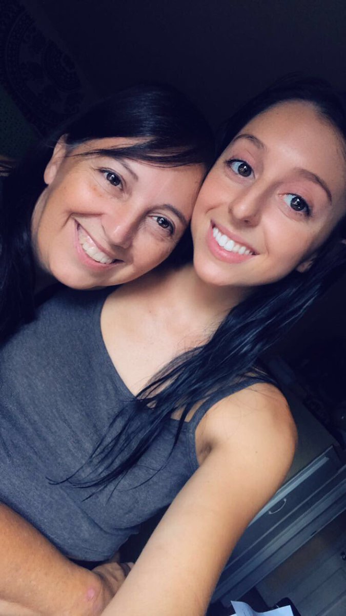 Mère et fille. Quand je regarde cette image, qui multiplie tous les sentiments d'amour, et de tendresse. 

Étant donné que rien n'est perdu. 

Parce que l'amour est l'arme la plus puissante.