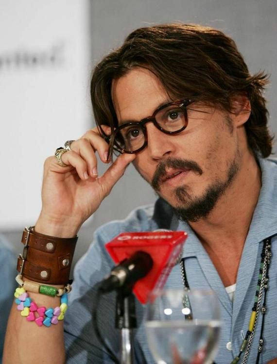 Johnny Depp as Cupcakes. A Thread :