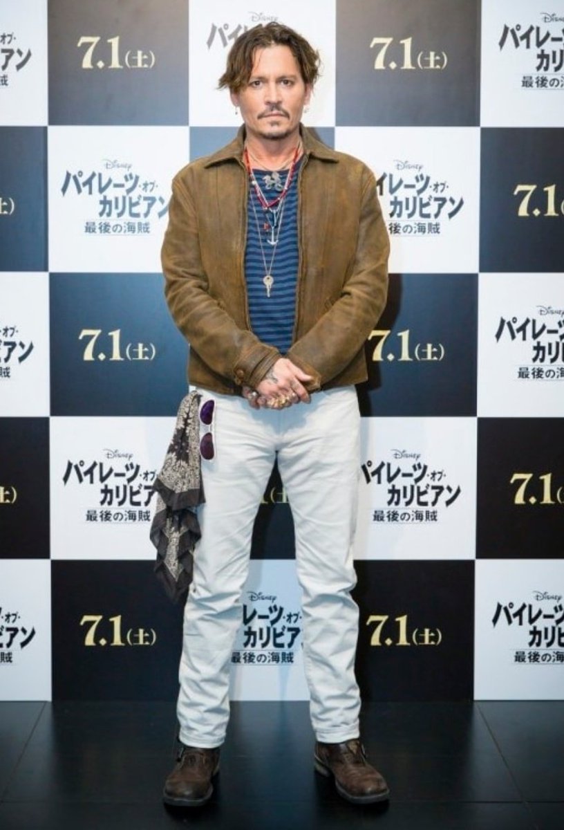 Johnny Depp as Cupcakes. A Thread :