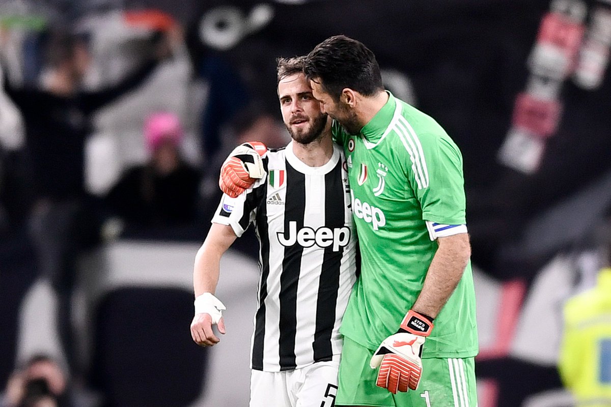 Miralem_Pjanic's tweet photo. Buon Compleanno UN1CO
Tvb Amico mio 😘❤️🎈🎁🎈🎉 https://t.co/wNmAEGMQOo