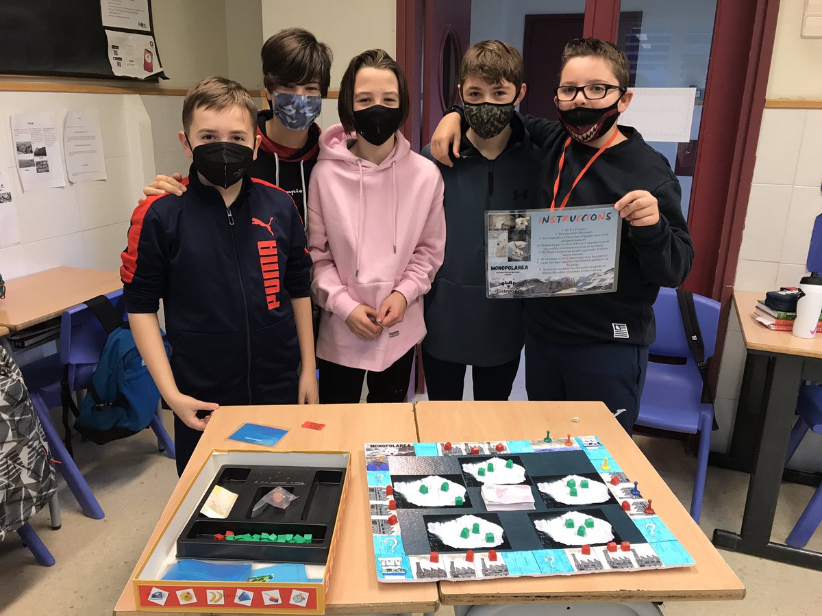 VedrunaTona's tweet photo. NO JUGUEM AMB EL CANVI CLIMÀTIC☀️
Els alumnes de 1rESO A presenten els seus jocs per conscienciar sobre el canvi climàtic als seus companys de classe.
Han passat una bona estona jugant i aprenent sobre el canvi climàtic i les seves conseqüències!
#ProjectesEVT #1rESO https://t.co/jrvIkwZIN6