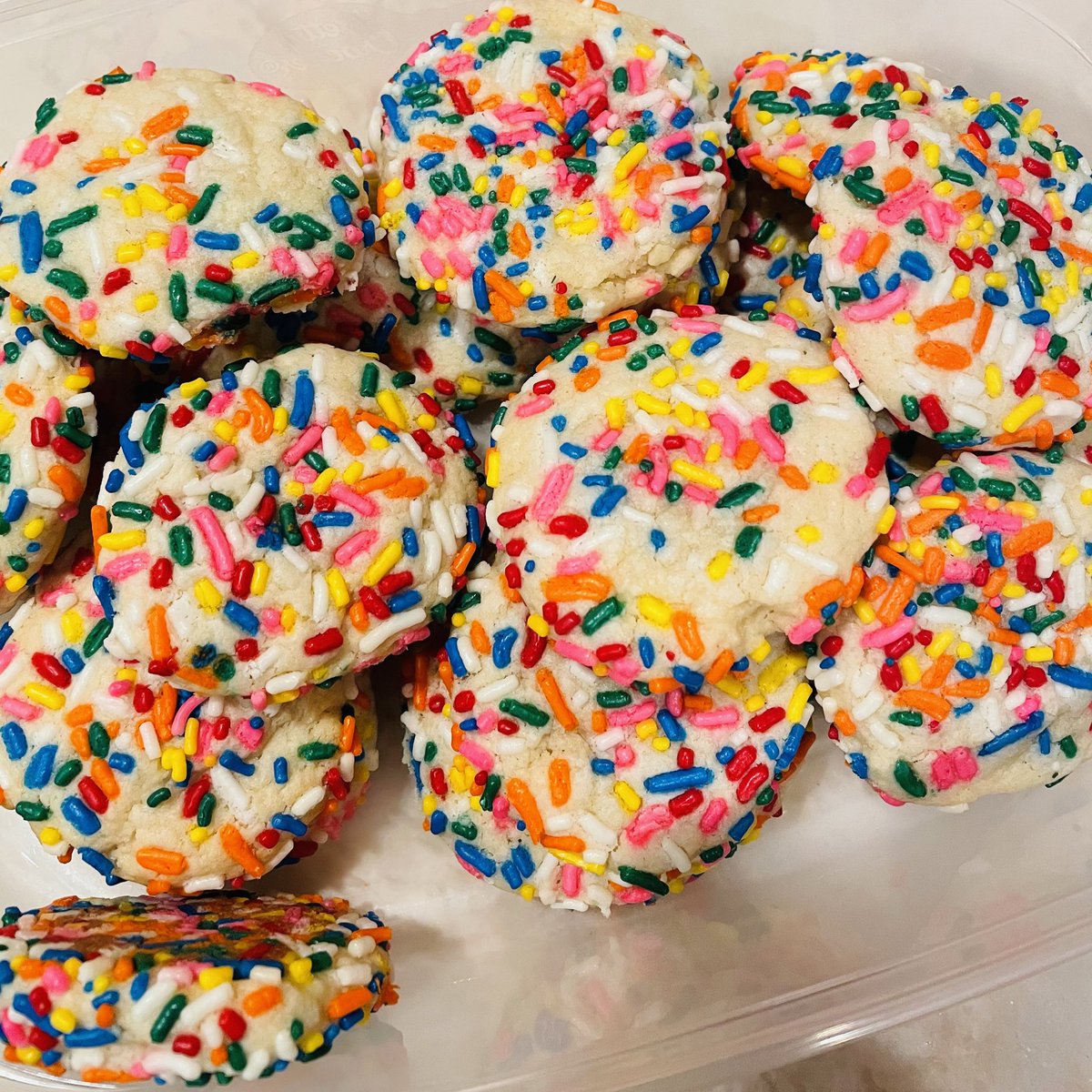 C_GraceT's tweet photo. Inside every queer home there is a baking gay and a pickling gay. Sometimes they are the same person, and sometimes you roll dough in sprinkles while she crams flavor agents in a jar filled with radishes. https://t.co/BbhslIwEJP