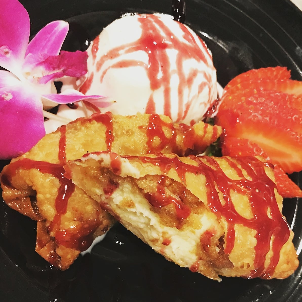 patrick_chef's tweet photo. Fried Cheesecake 🍰
Served with Vanilla Bean Ice Cream
For more information or reservations click the link below ⬇️⬇️⬇️
https://t.co/HXwnjkYzsK
https://t.co/viUdMdykxi
#ChefPatrick #Dallas #FortWorth #DFW #TheFlavorChef
#FoodArt #FoodPorn #Foodie #DallasChef #PrivateChef https://t.co/2dcqKu4Izt