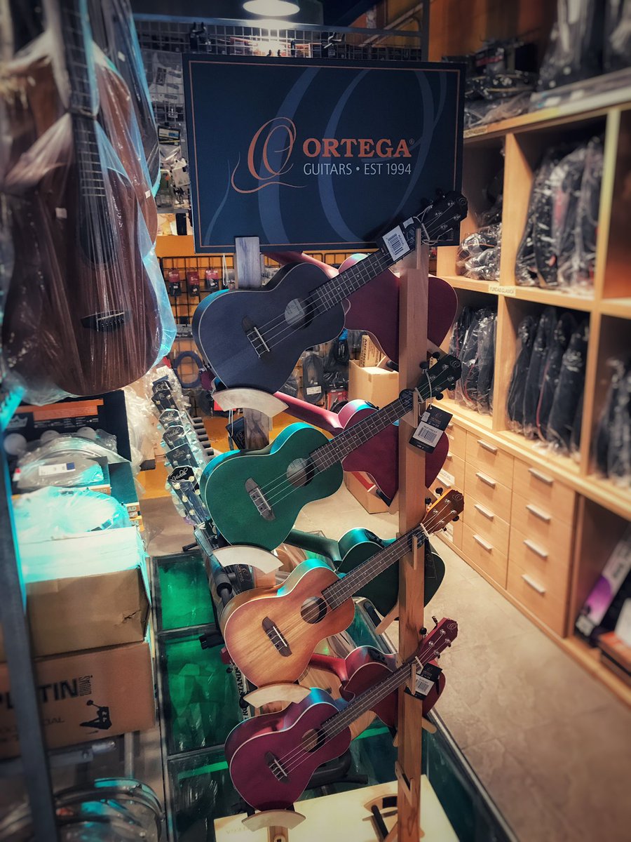 Cómo molan los Ukeleles Ortega, y mola más aún saber que tenemos en la tienda un montón de ellos, electrificados con cut-away y sin electrificar.
.
.
.
#ukeleleortega #ukelele #rastromusical