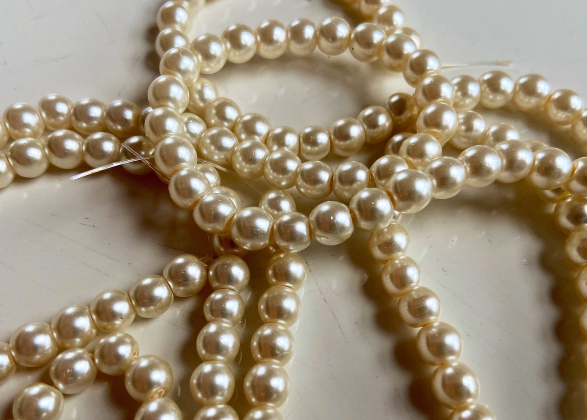 Glass pearl cream round beads 5mm | 75 beads tuppu.net/7aff833e #Etsyireland #Button #BeadsBitznBopz #Irishbutton #Etsy #Craft supplies #BeadingProjects