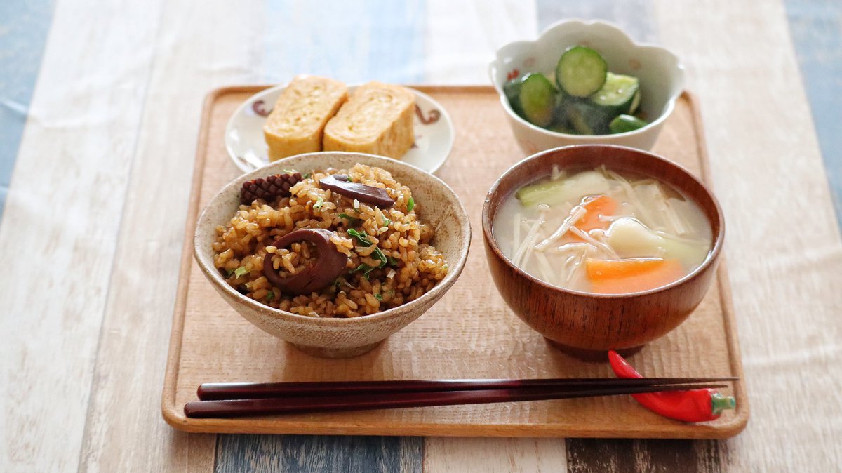 おはようございます
いかと生姜のごはん
玄米と合いそうだったので玄米で炊きました
おいしかった！