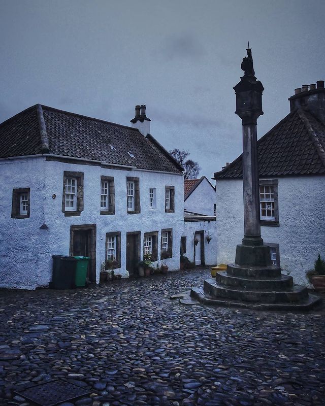 VisitScotland's tweet image. Who recognises this wee village in #Fife?! ⚔️🎥  #Outlander 📍 Mercat Cross, Culross 📷 IG/nichbrand @welcometofife 

❗ For now travel is not permitted. Our content is intended as inspiration for future visits only. #StayHome #StaySafe