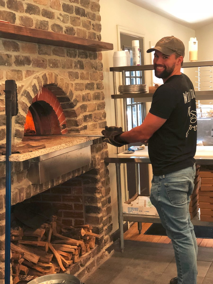 Looking for a job with good hours, a flexible schedule &amp; a great work environment? Fergndan's &amp; Bremma’s is #HIRING for ALL positions! Visit our cafe 176 HWY 30 #OxfordMs to apply, call us at 662.234.3912, or email john@fergndanspizza.com with your information
👀 y’all by the 🔥