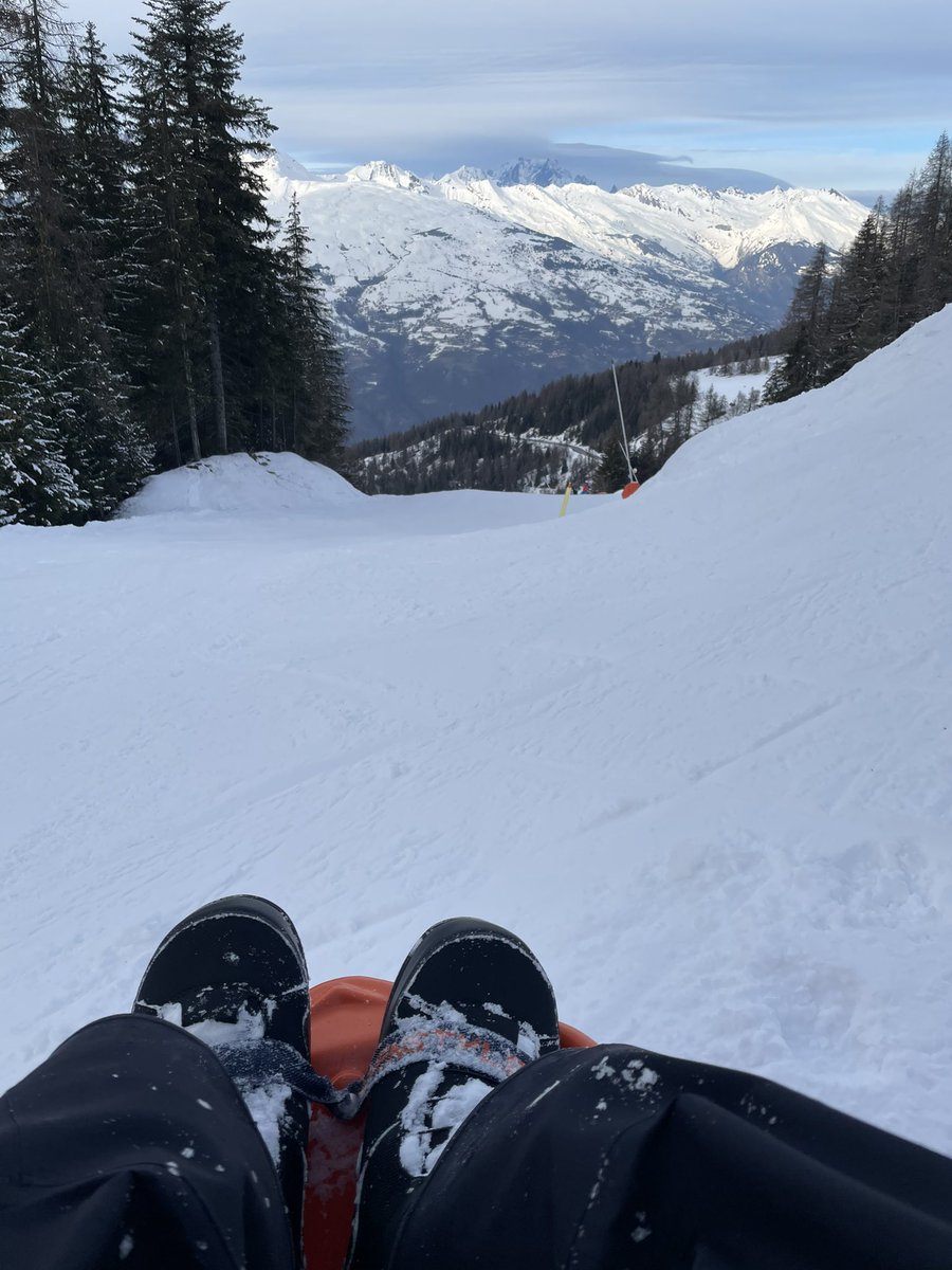 (En fait c’est faux on a fini en luge jusqu’à La Roche 🙈 avec Anais de chez <a href="/AOPTeam/">AOP | Agence Olivia Payerne</a> qui ma mis la misère)