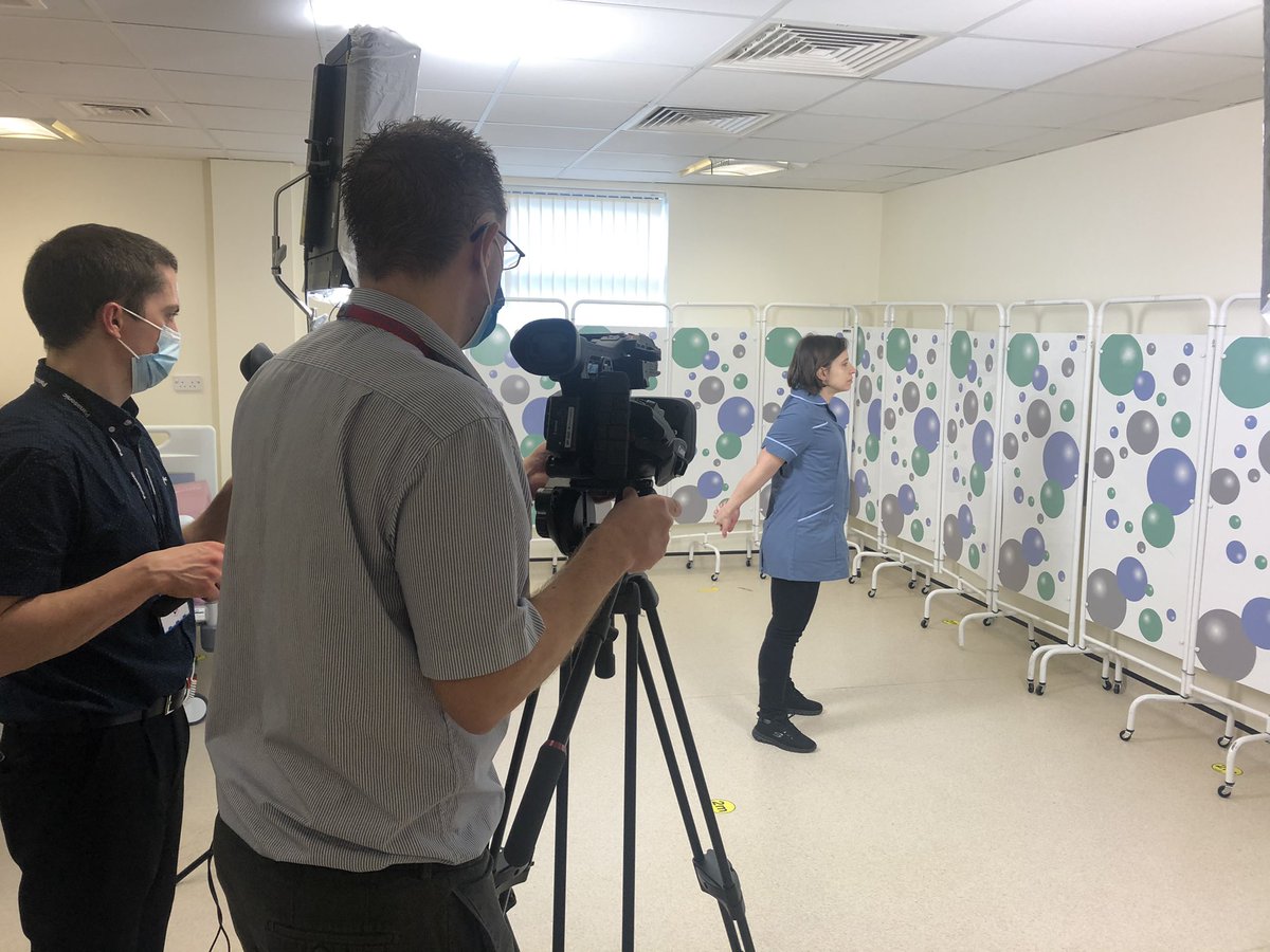 stephthompson66's tweet photo. Filming some superstars from #TeamUHDB for our work based exercise and stretches ๐คฉ coming soon!
#SelfCare
#DailyMovements
@UHDBWellbeing
@beckieyates @enorgett https://t.co/Gyi8Z0kr7q