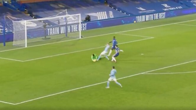 If  #Mendy can avoid these moments of poor judgement his sweeping numbers should improve & overtake  #Kepa’s as he’s made some vital interceptions so far this year which have prevented good scoring chances from ever occurring!He’s very brave & can execute a wonderful smother!