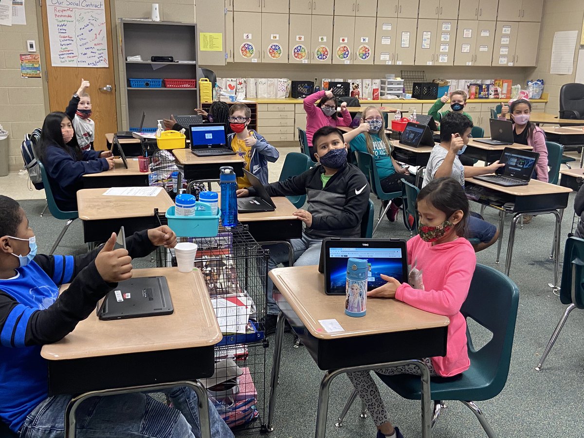 BlytheBower's tweet photo. Our 4th graders are so excited to get their new Chromebooks! https://t.co/6Z6iCG4fDg