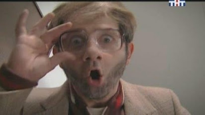 Приснилось, что я играл на пианино, и мне сосед за это...