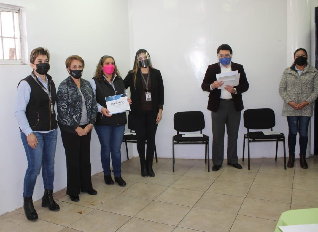 Reforzamos la atención y asistencia a usuarios de los centros de desarrollo que pudieran padecer algún tipo de crisis emocional a través del taller de capacitación de Primeros Auxilios Psicológicos, impartido por <a href="/Salud_Municipal/">Salud Pública Durango Capital</a> a través del área de <a href="/SaludMental_Dgo/">Instituto de Salud Mental Durango Capital</a>.