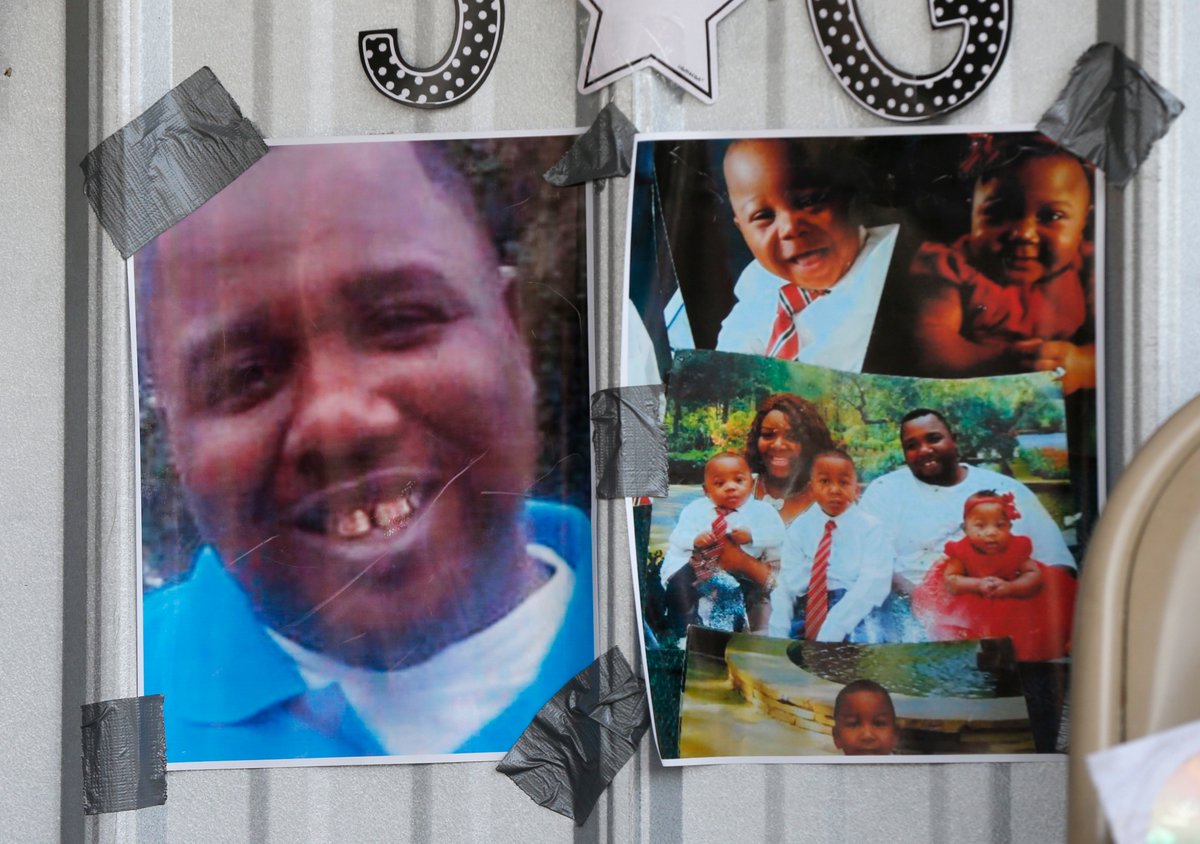 East Baton Rouge metro council approved a $4.5 million settlement to the family of #AltonSterling, almost 5 years after police killed him.

Police shot Sterling 6 times at close range while responding to a call about a man selling CDs. No officers were charged.