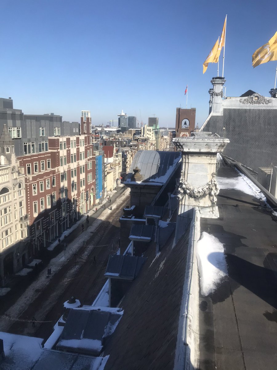 visioncc's tweet image. Ik was even in het torentje van de Bijenkorf Amsterdam
Mooi en triest de winkel hoort te bruisen van leven en was nu stil en verlaten. Ondanks dat zag ik de trots van collegae. De creativiteit en volharding om er sterker uit te komen. #proudtobeapartofit #debijenkorf #bijzonder