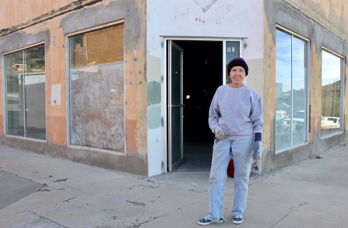 PeterCorbett1's tweet photo. Marguerite Clark is renovating this historic building at Magma and Main Street in Superior, Ariz. It originally housed the Old Dominion Bank but has been vacant for several years. She's looking for a brew pub or other retail business for the 4500 s.f. space. #tbt #apacheleap https://t.co/WoRyybqB8g