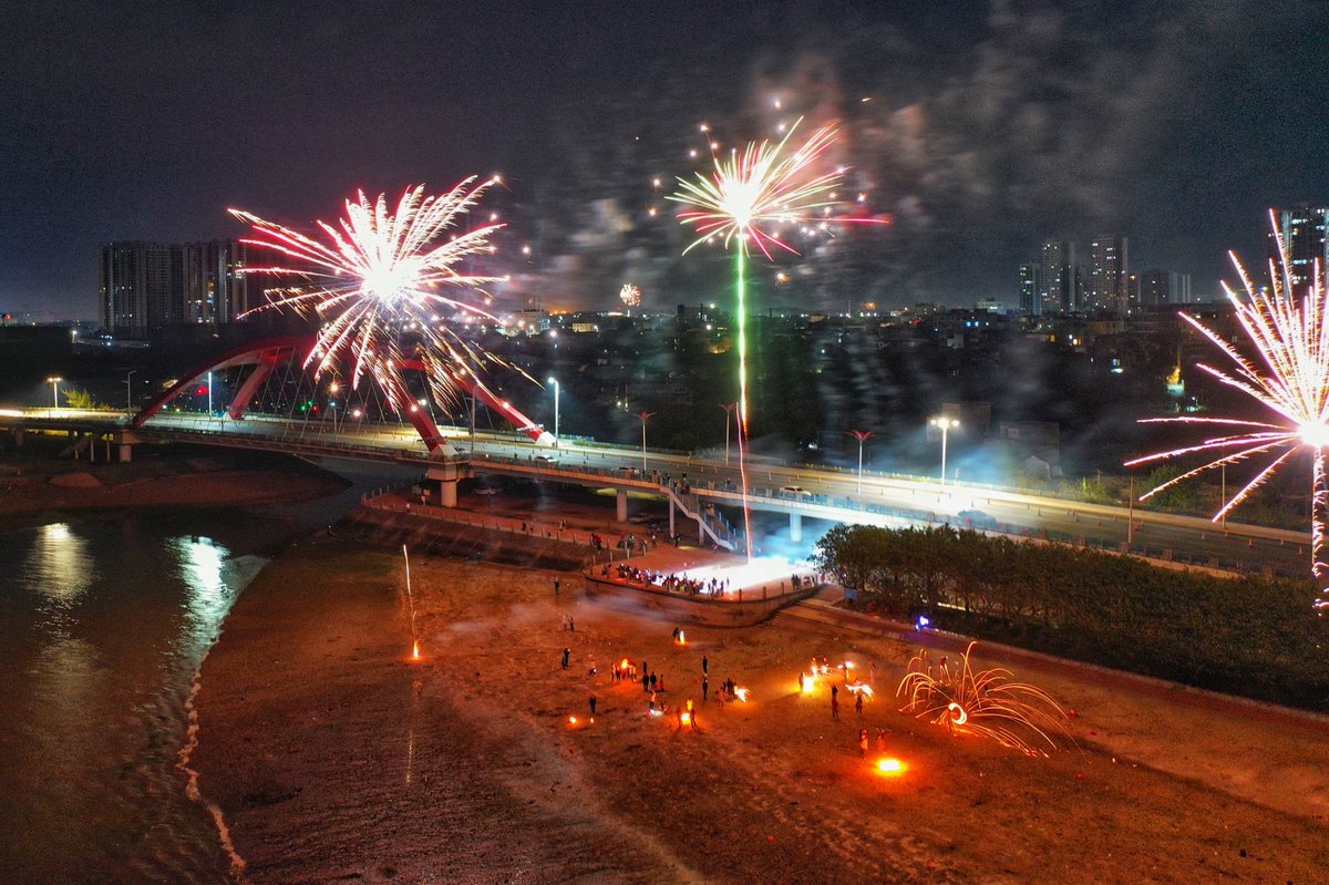 lin_sunlight's tweet photo. Happy Chinese New Year … 春节快乐…… #Beihai #China #travel #emotion #emotional #life #lifestyle #photography #skyview #UAV #uavphotography #DJI #drone #dronephotography #streetphotography https://t.co/RbyQlGZPBR