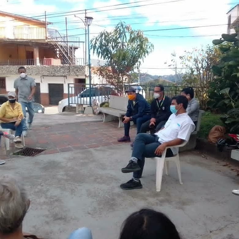 Salias_PJ's tweet photo. #10DeFebrero acompañamos a nuestro diputado @AngelAlvaradoR en un conversatorio en la comunidad de Pacheco.

@CarlosOcariz 
@PJ_EdoMiranda 
@Pr1meroJusticia https://t.co/yqDlftYjDo