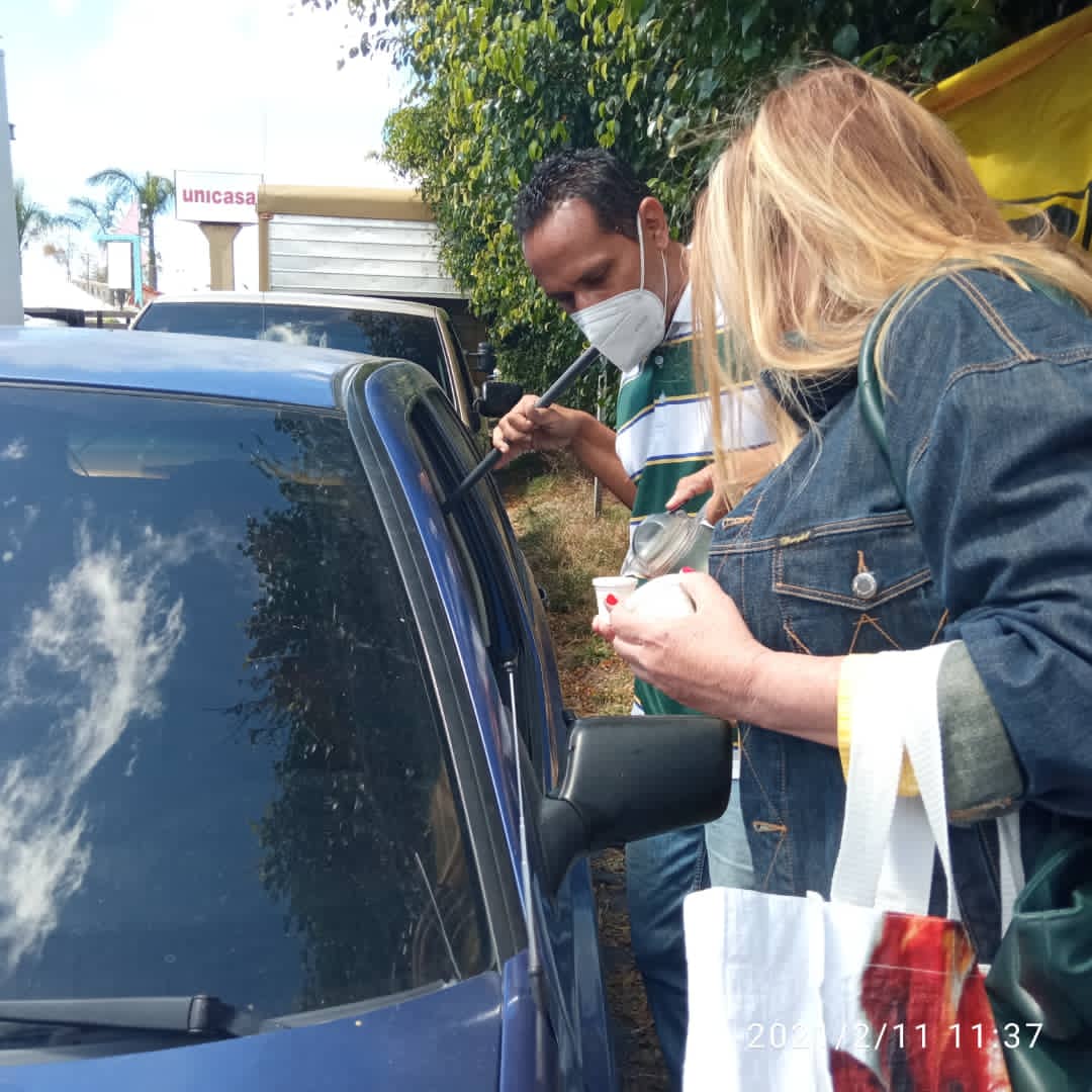 Salias_PJ's tweet photo. Recorrido del cafecito Solidario PJ LOS SALÍAS en cola de la bomba gasolina la auxiliadora y por la feria de mujeres Emprendedoras Organizada por la Concejal @MarianelaAnzUNT del Municipio Los Salias.

@CarlosOcariz 
@AngelAlvaradoR 
@PJ_EdoMiranda 
@Pr1meroJusticia https://t.co/KkrIbZm4RO